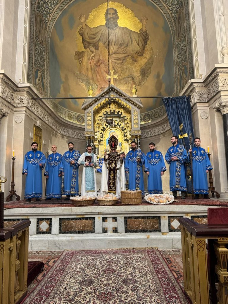 Vue d'ensemble de la bénédiction du madagh, cathédrale Saint-Jean-Baptiste de Paris