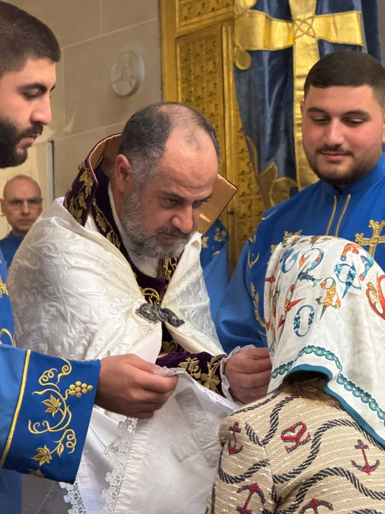 Moment de la célébration présidée par le Primat, diocèse arménien de France